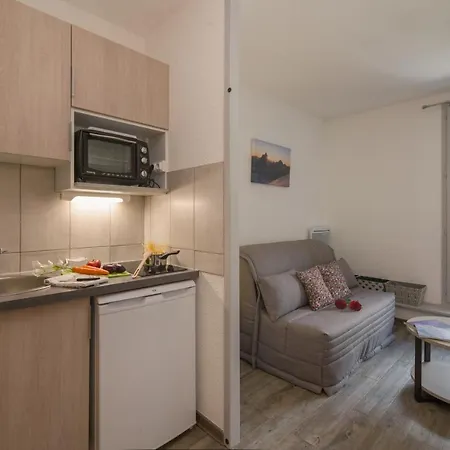 Apartment Sleeps 2 *